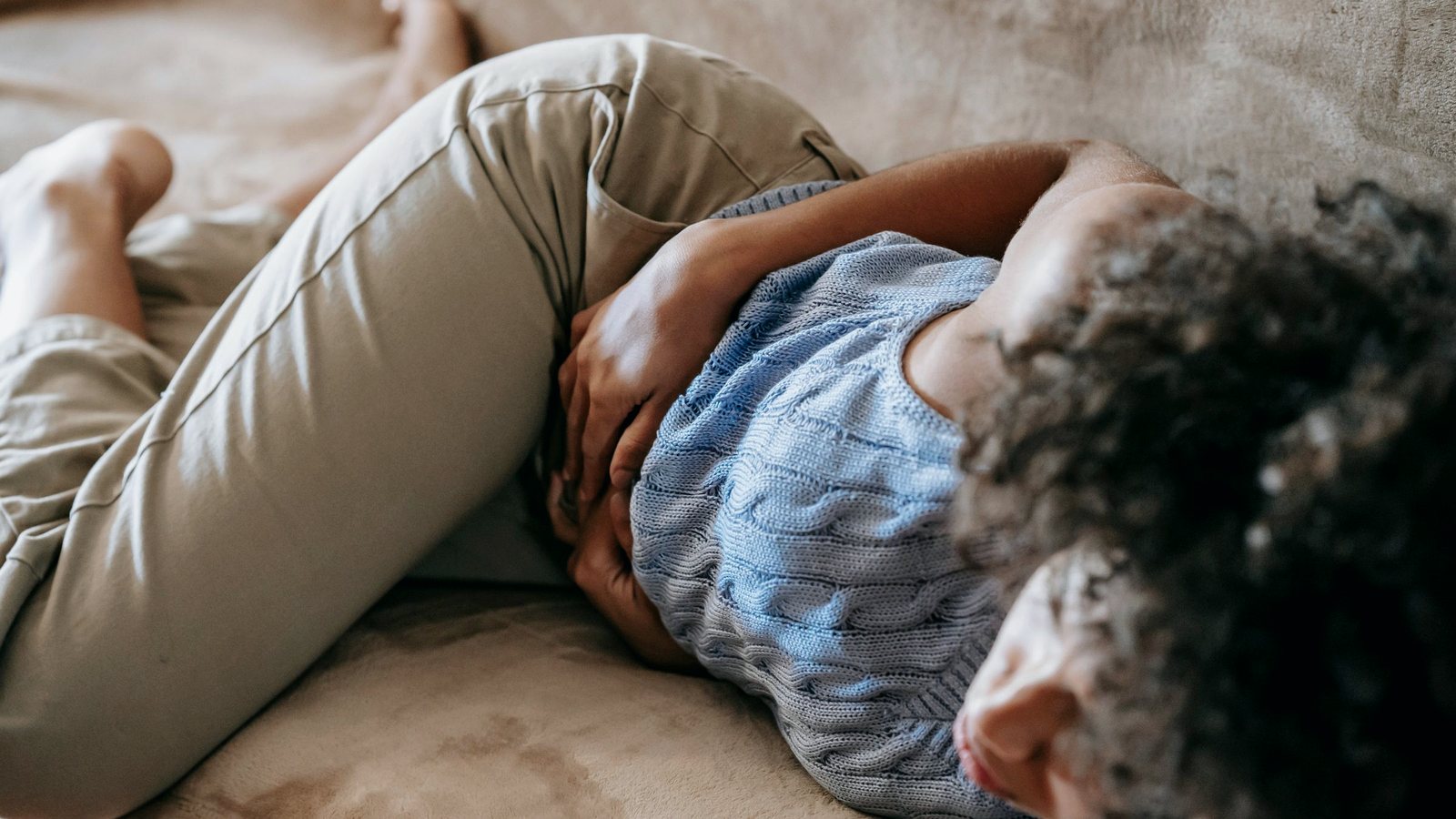 Cuándo un dolor abdominal es urgencia quirúrgica (y cuándo no) — Dr. Ari Salvador Salgado Rodríguez