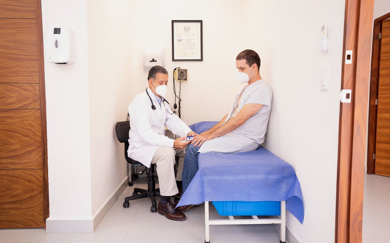 Physical examination — Dr. Ari Salvador Salgado Rodríguez